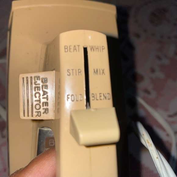 Vintage 70s Sunbeam Mixmaster Hand Held Mixer 3 Speed Tested Works - Picture 5 of 5
